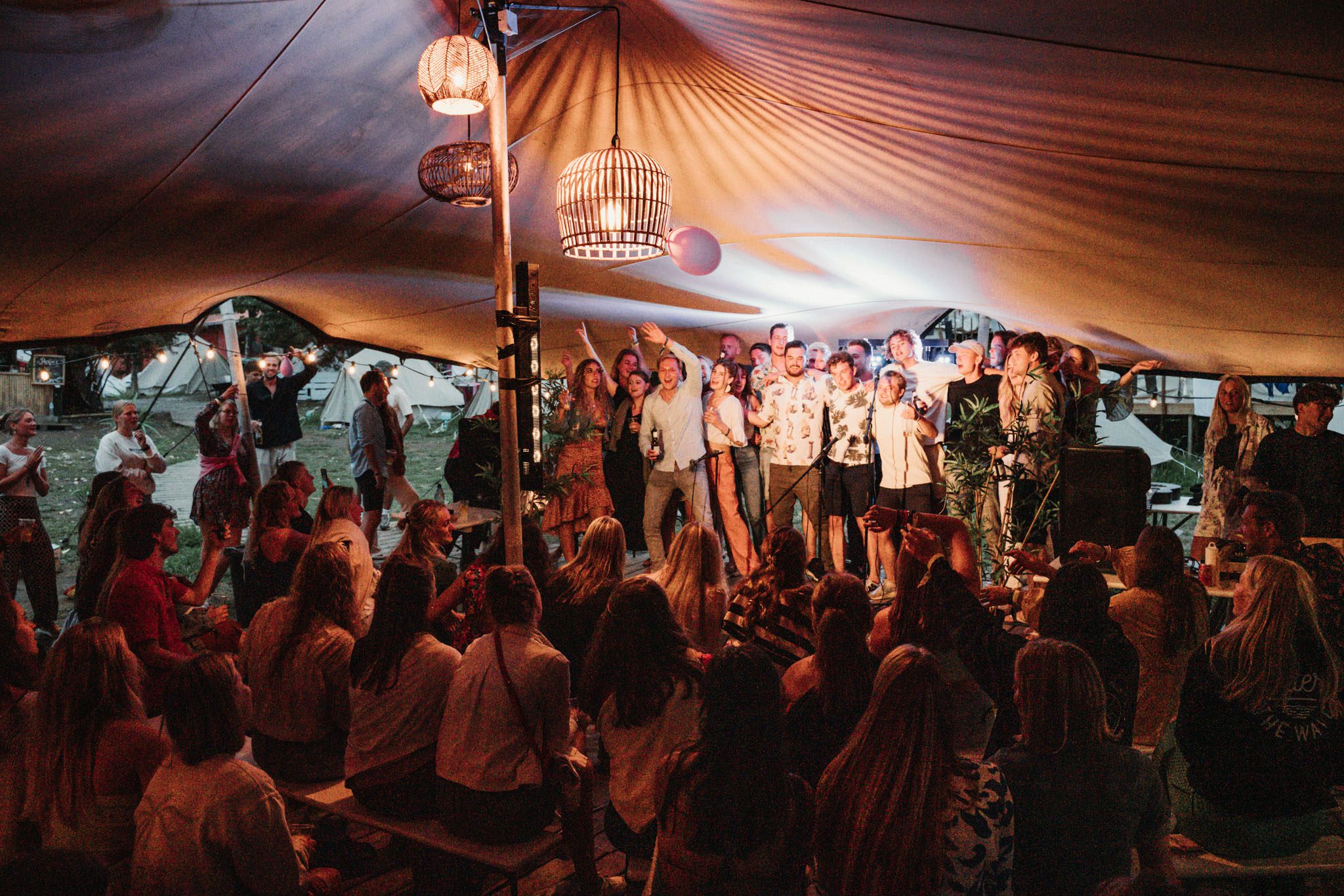 Intercompany Workation groep in de tent